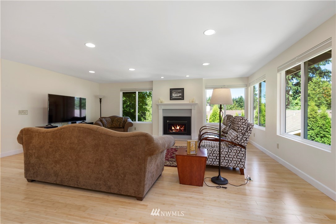 8211 210th Place Southwest Edmonds, WA 98026 - Photo 15 of 39 Gallery Image 15
