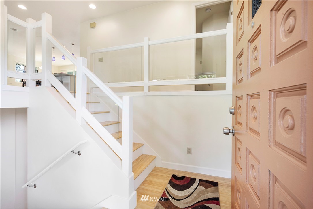 8211 210th Place Southwest Edmonds, WA 98026 - Photo 5 of 39 Gallery Image 5