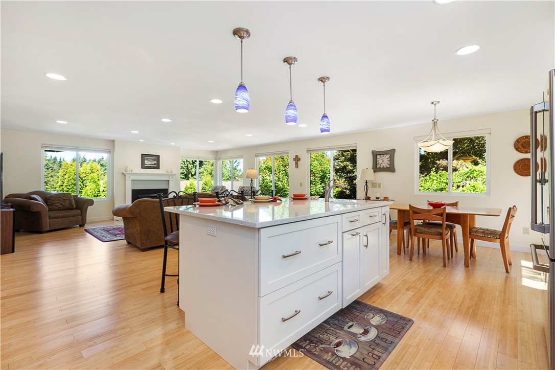 8211 210th Place Southwest Edmonds, WA 98026 - Photo 9 of 39 Gallery Image 9