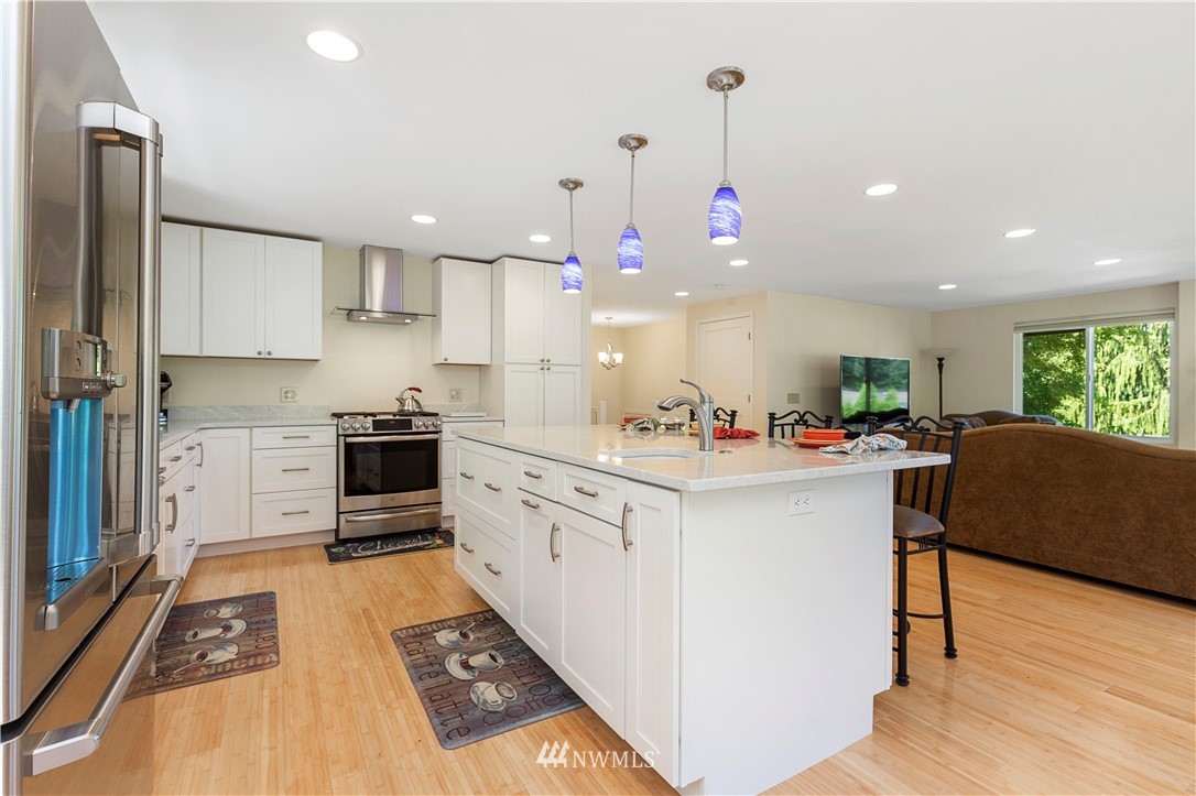 8211 210th Place Southwest Edmonds, WA 98026 - Photo 10 of 39 Gallery Image 10