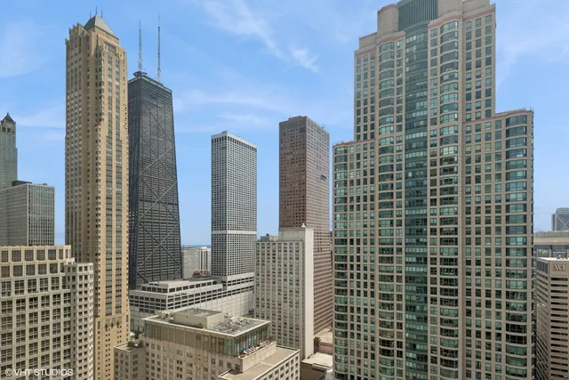 $300,000 | 30 East Huron Street, Unit 3901, Chicago, IL 60611