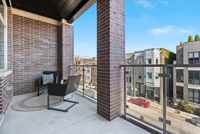$699,000 | 2450 North Clybourn Avenue, Unit 3S, Chicago, IL 60614
