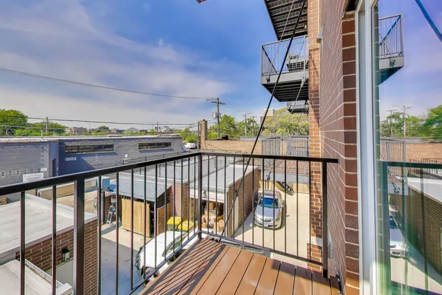 $699,000 | 2450 North Clybourn Avenue, Unit 3S, Chicago, IL 60614