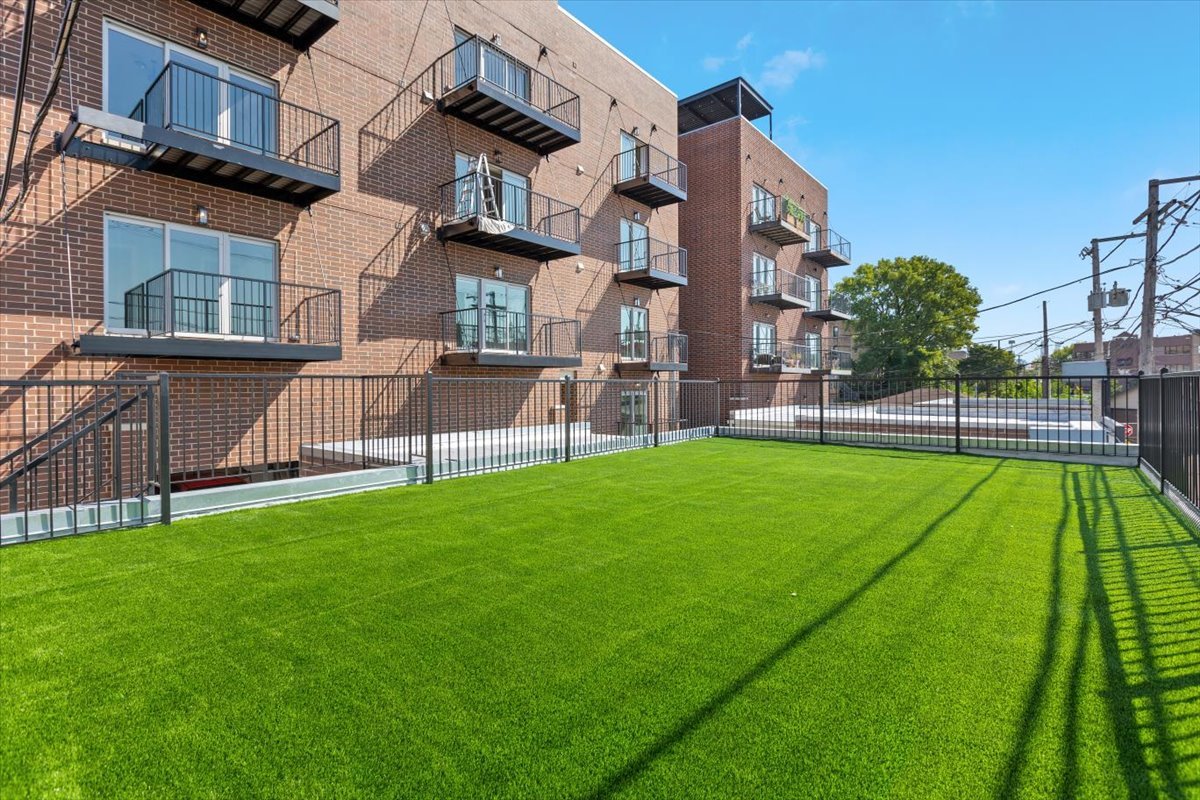 2450 North Clybourn Avenue, Unit 3S Chicago, IL 60614 - Photo 27 of 31