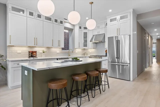 $699,000 | 2450 North Clybourn Avenue, Unit 3S, Chicago, IL 60614