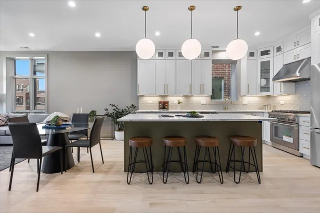 $699,000 | 2450 North Clybourn Avenue, Unit 3S, Chicago, IL 60614