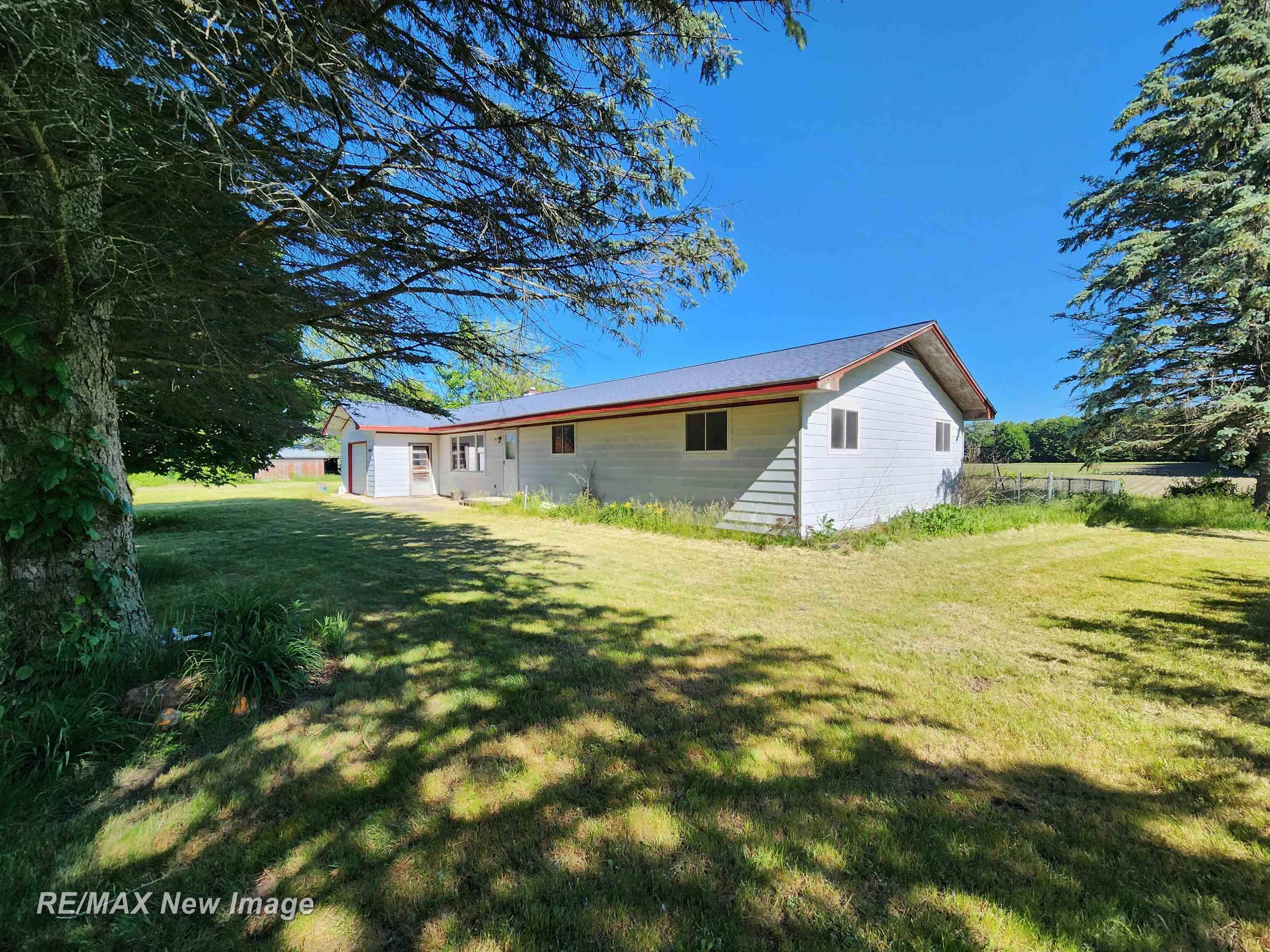 14460 Collier Road Hemlock, MI 48626 - Photo 2 of 34