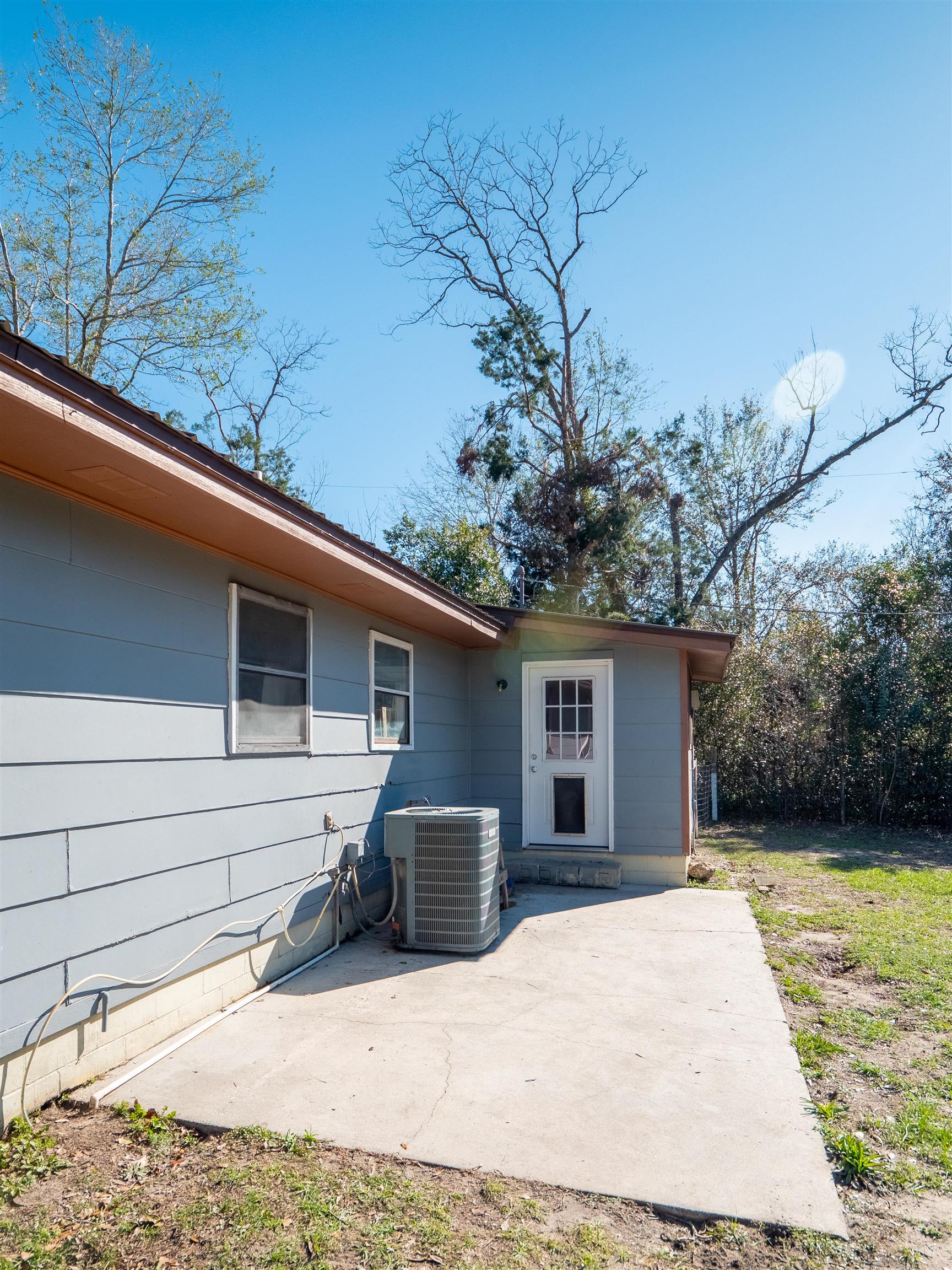 7022 Southeast Farm Road Lee, FL 32059 - Photo 3 of 38 Gallery Image 3
