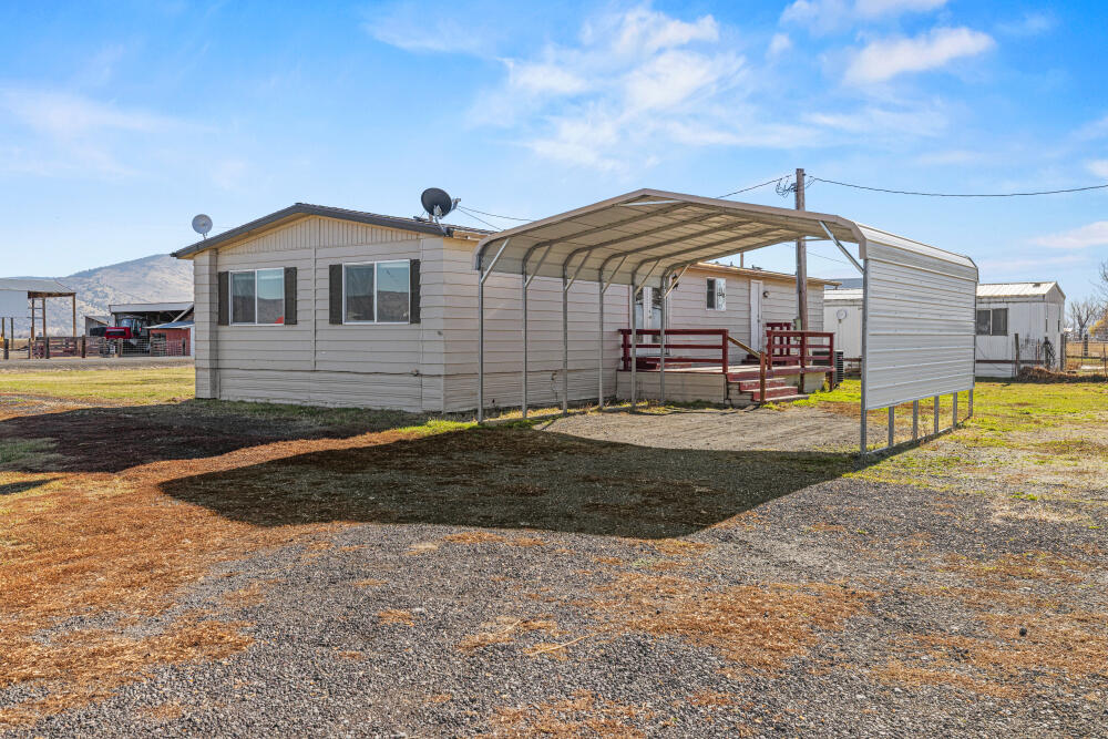 8306 Homedale Road Klamath Falls, OR 97603 - Photo 35 of 52 8216HomedaleRd-27
