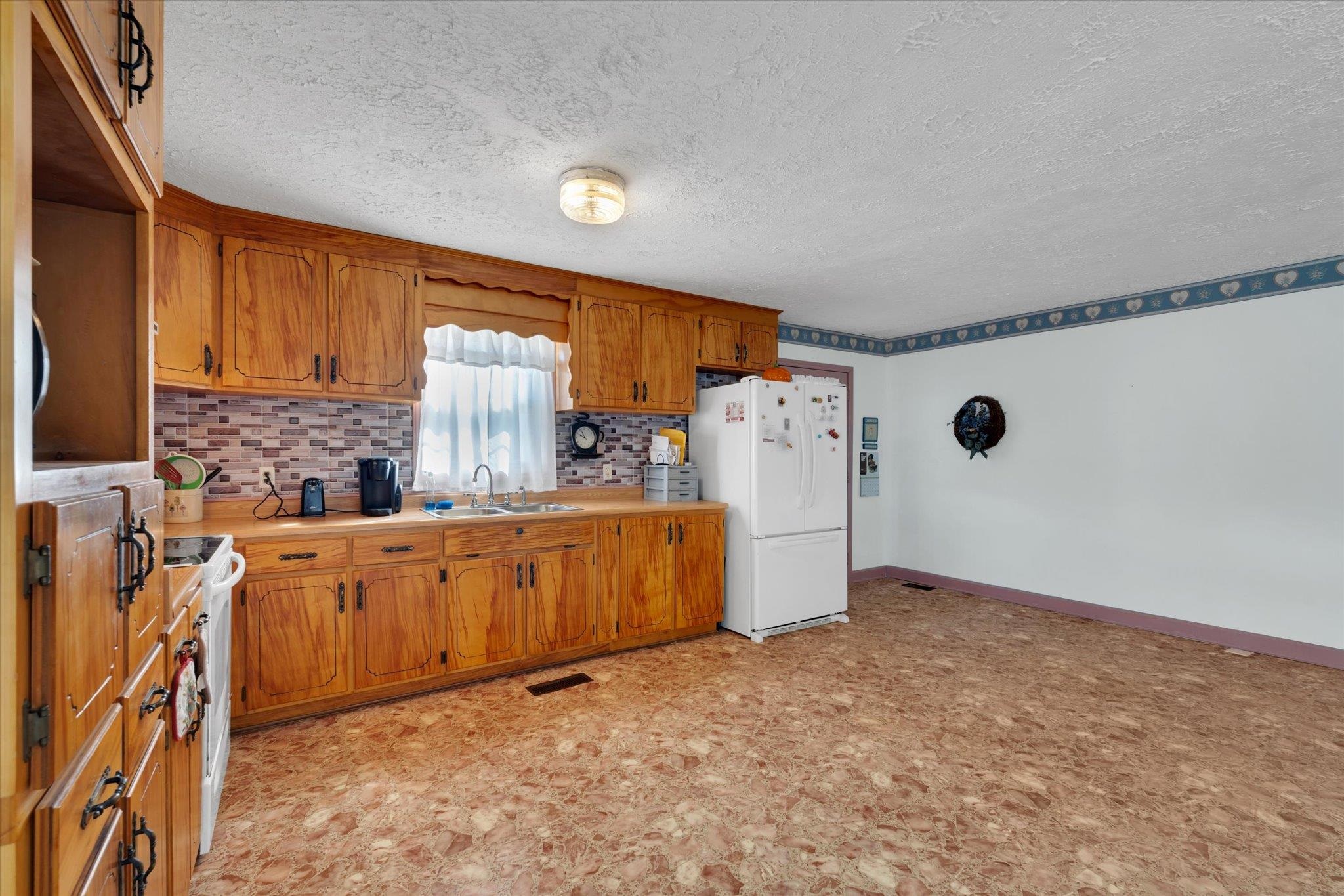 109 Pinewood Avenue Clinton, SC 29325 - Photo 11 of 33 Gallery Image 11