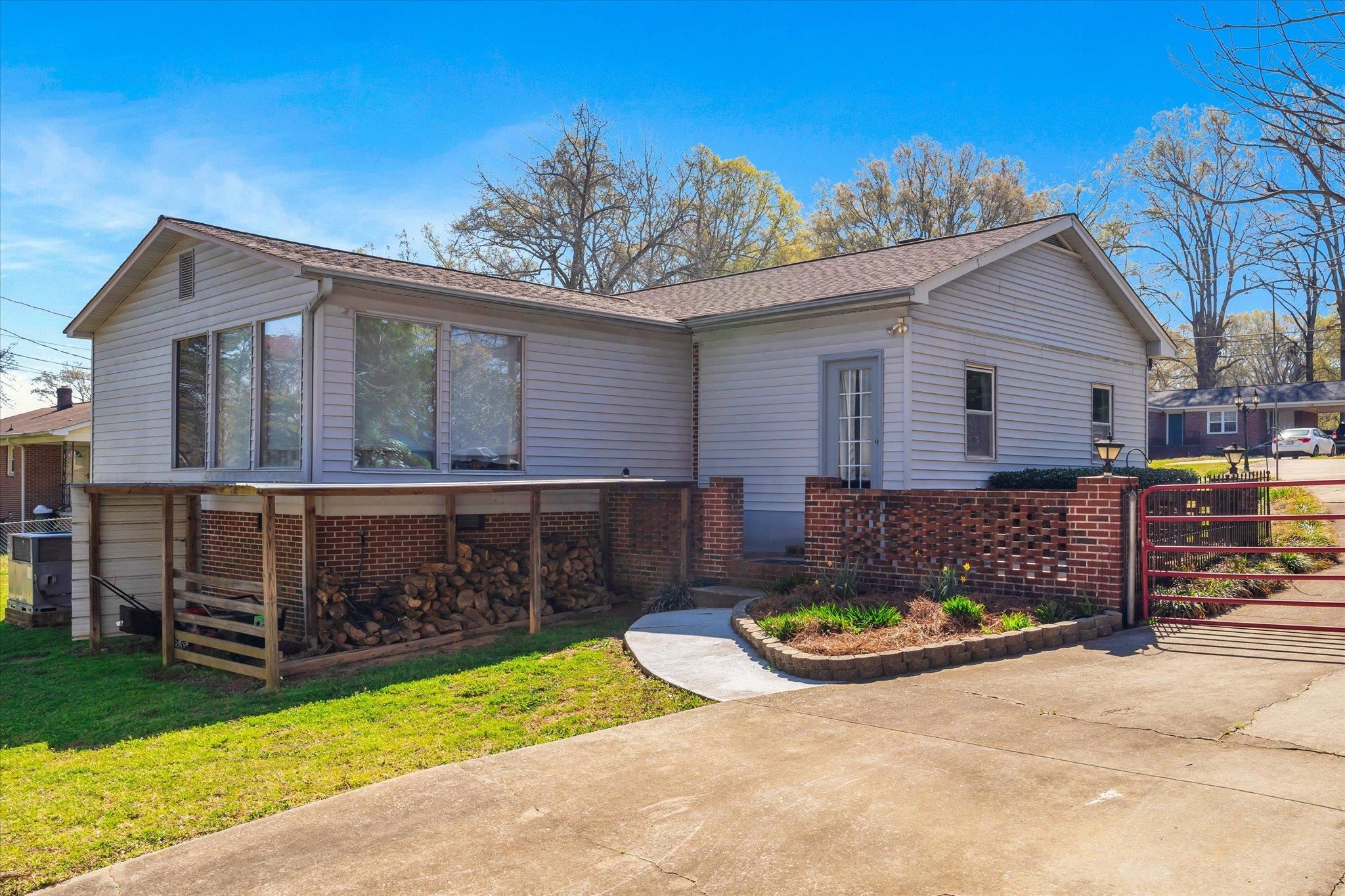 109 Pinewood Avenue Clinton, SC 29325 - Photo 27 of 33 Gallery Image 27