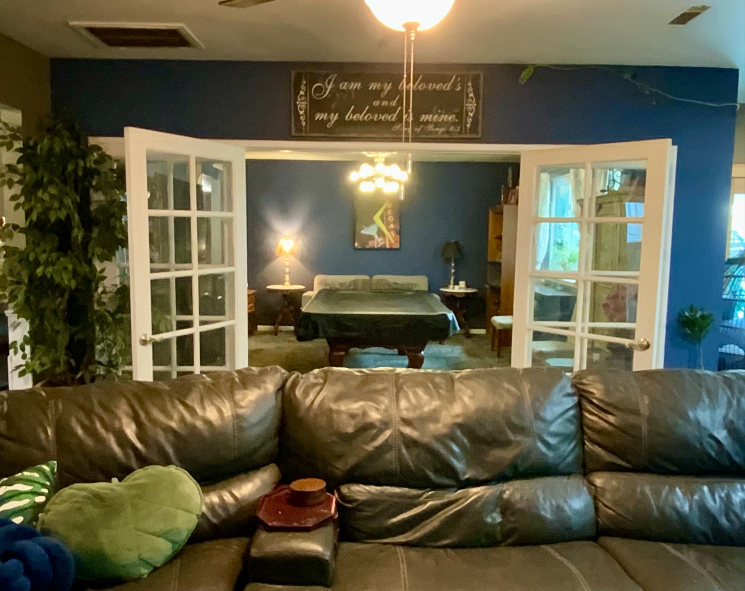 48833 Rock Point Road Oakhurst, CA 93644 - Photo 13 of 36 a living room with furniture and a window