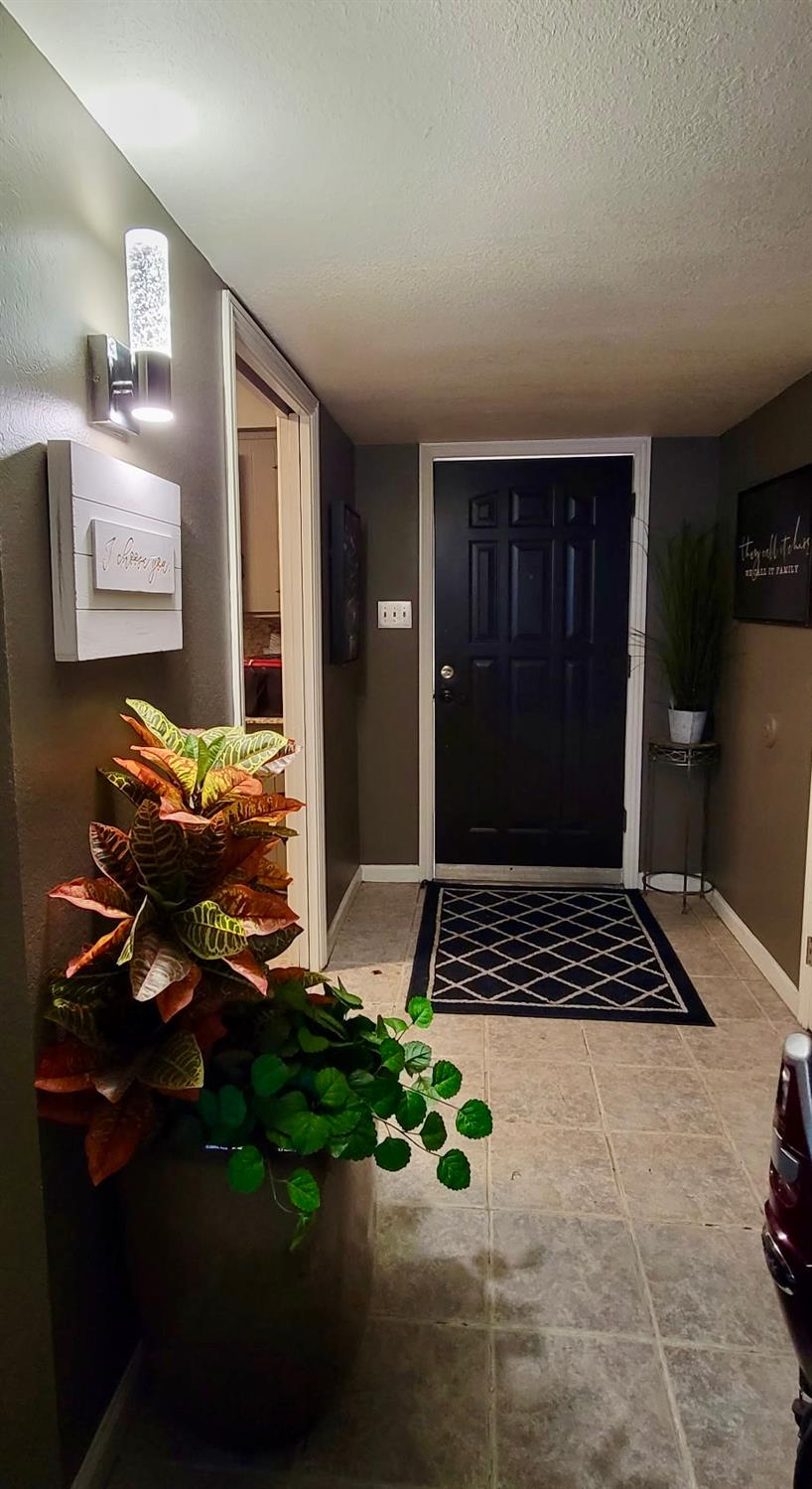 48833 Rock Point Road Oakhurst, CA 93644 - Photo 4 of 36 a room with furniture a rug and a window