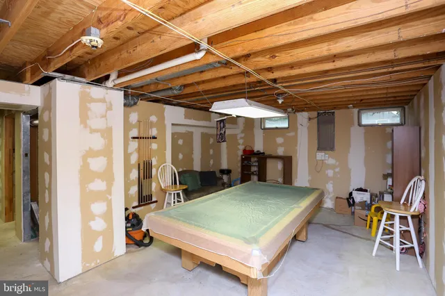 a view of an front of a house