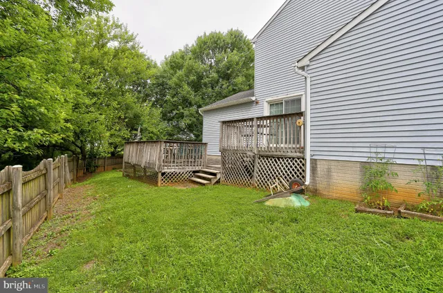 a view of a house with backyard and a garden