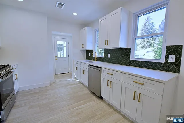 $6,250 | 16 Clarke Street, Closter, NJ 07624