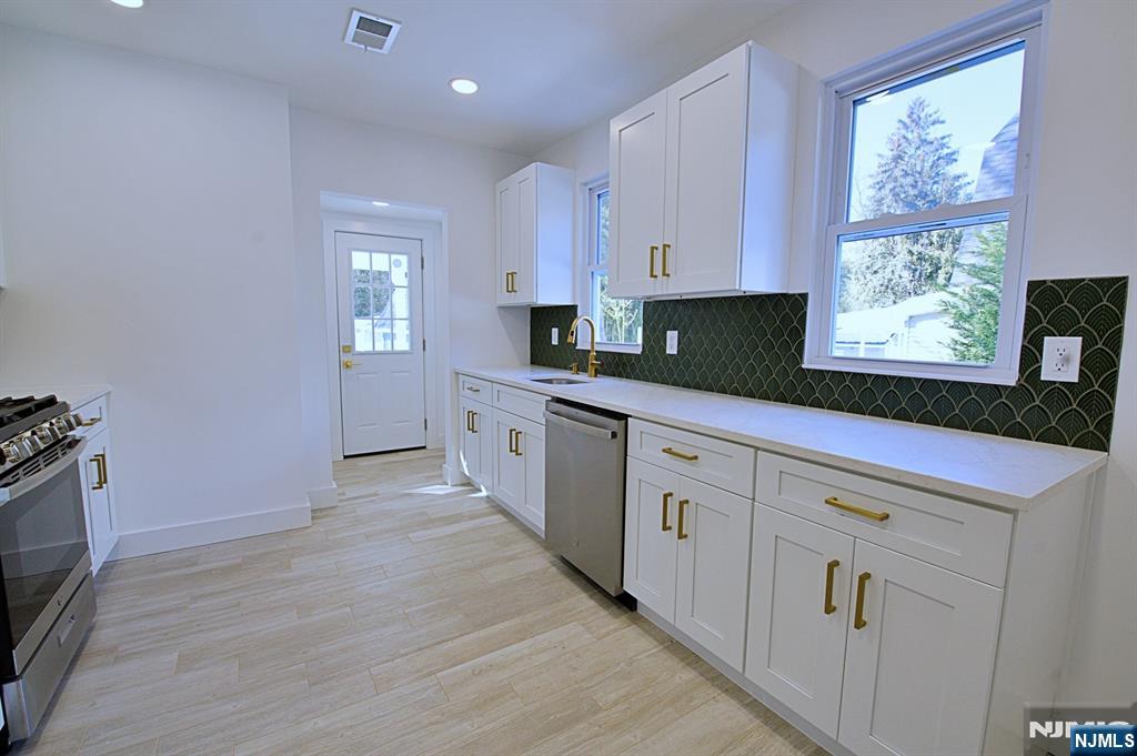 16 Clarke Street Closter, NJ 07624 - Photo 2 of 28