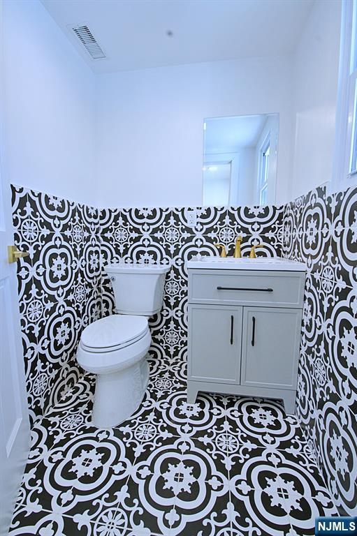 16 Clarke Street Closter, NJ 07624 - Photo 6 of 28