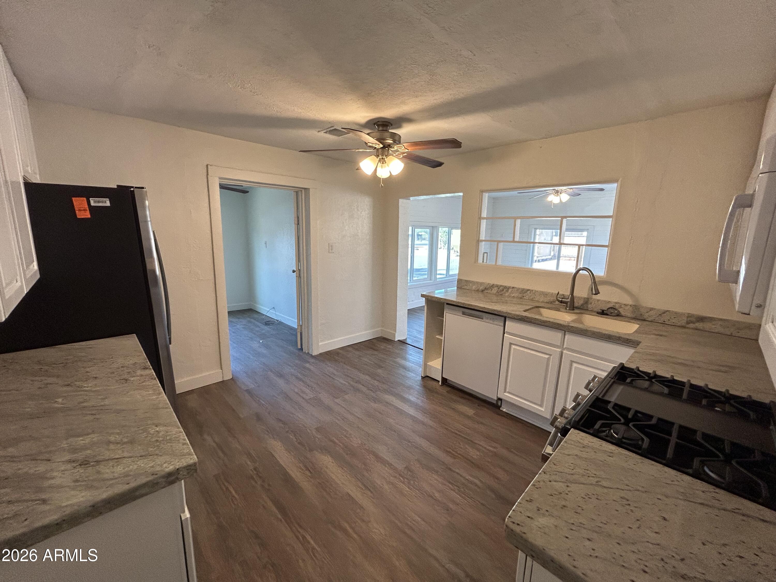 2922 West Granada Road Phoenix, AZ 85009 - Photo 5 of 9 IMG_4560