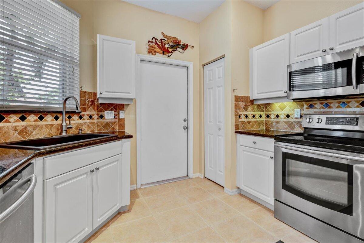 209 Southwest Maclay Way Port St. Lucie, FL 34986 - Photo 13 of 42 209 SW Maclay Way