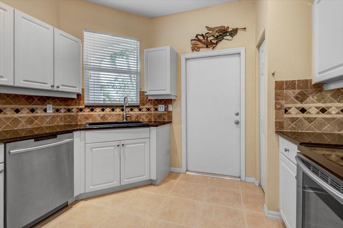 209 Southwest Maclay Way Port St. Lucie, FL 34986 - Photo 15 of 42 209 SW Maclay Way