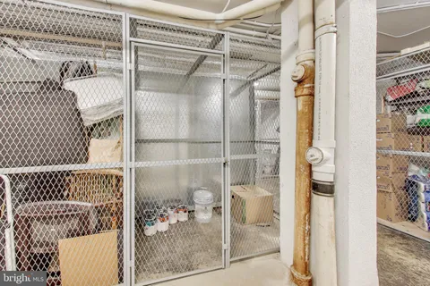 $385,000 | 5450 Whitley Park Terrace, Unit 806, Bethesda, MD 20814