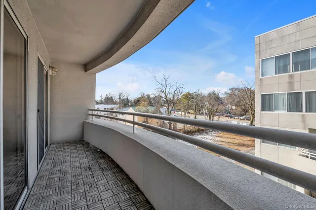 $5,000 | 100 Cutter Mill Road, Unit 4G, Great Neck, NY 11021