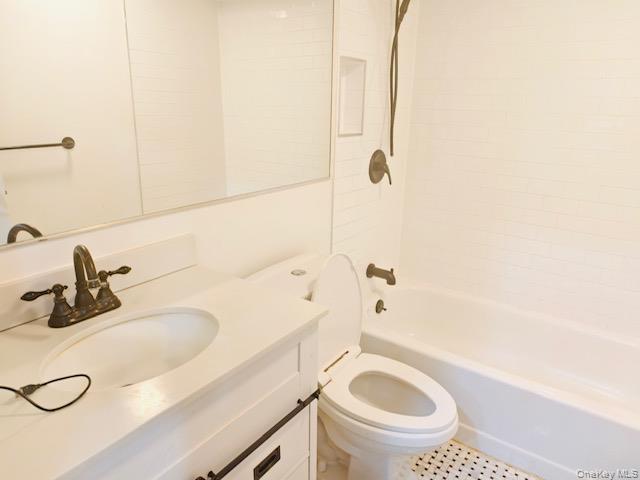 100 Cutter Mill Road, Unit 4G Great Neck, NY 11021 - Photo 16 of 18 Bathroom featuring vanity and tub / shower combination