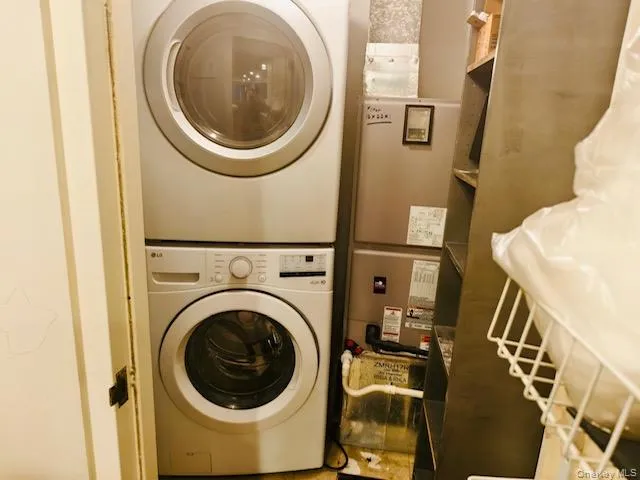 a close up view of a washer and dryer