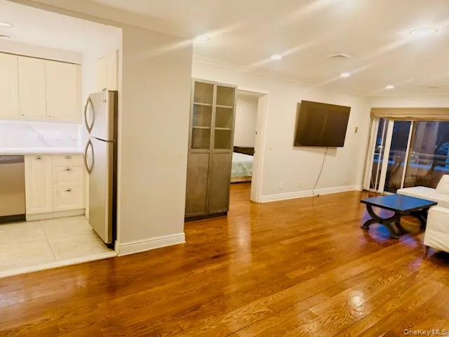 $5,200 | 100 Cutter Mill Road, Unit 4G, Great Neck, NY 11021