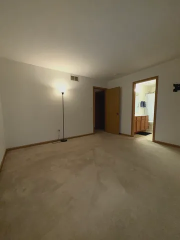 $259,900 | 2562 Cesario Drive, Unit 2562, Hampshire, IL 60140