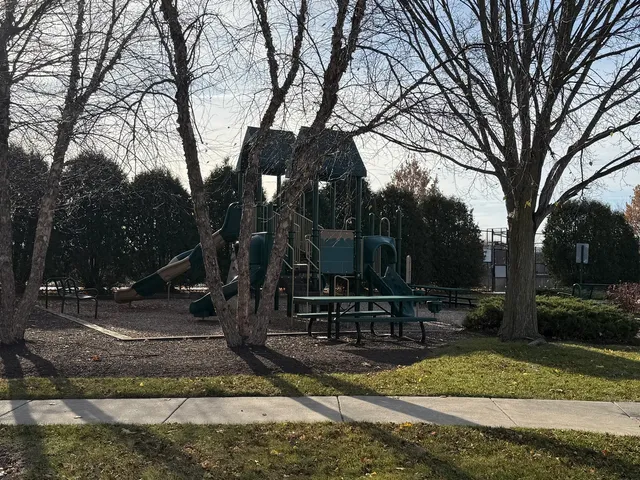 $259,900 | 2562 Cesario Drive, Unit 2562, Hampshire, IL 60140