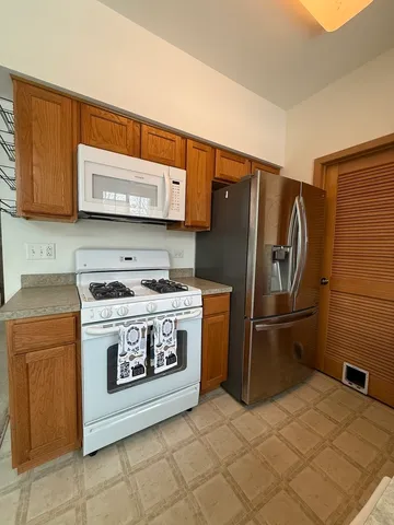 $259,900 | 2562 Cesario Drive, Unit 2562, Hampshire, IL 60140