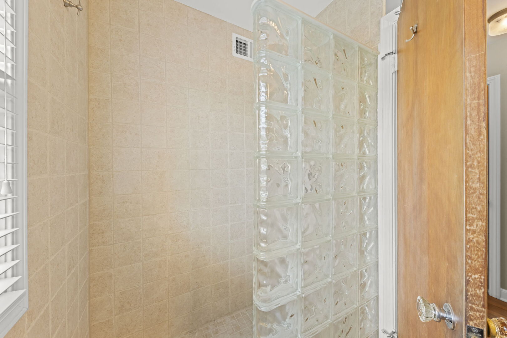 904 Gamon Road Wheaton, IL 60189 - Photo 18 of 47 a bathroom with a shower