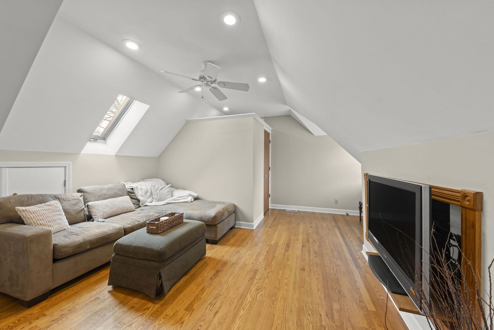 904 Gamon Road Wheaton, IL 60189 - Photo 20 of 47 a living room with furniture and a flat screen tv