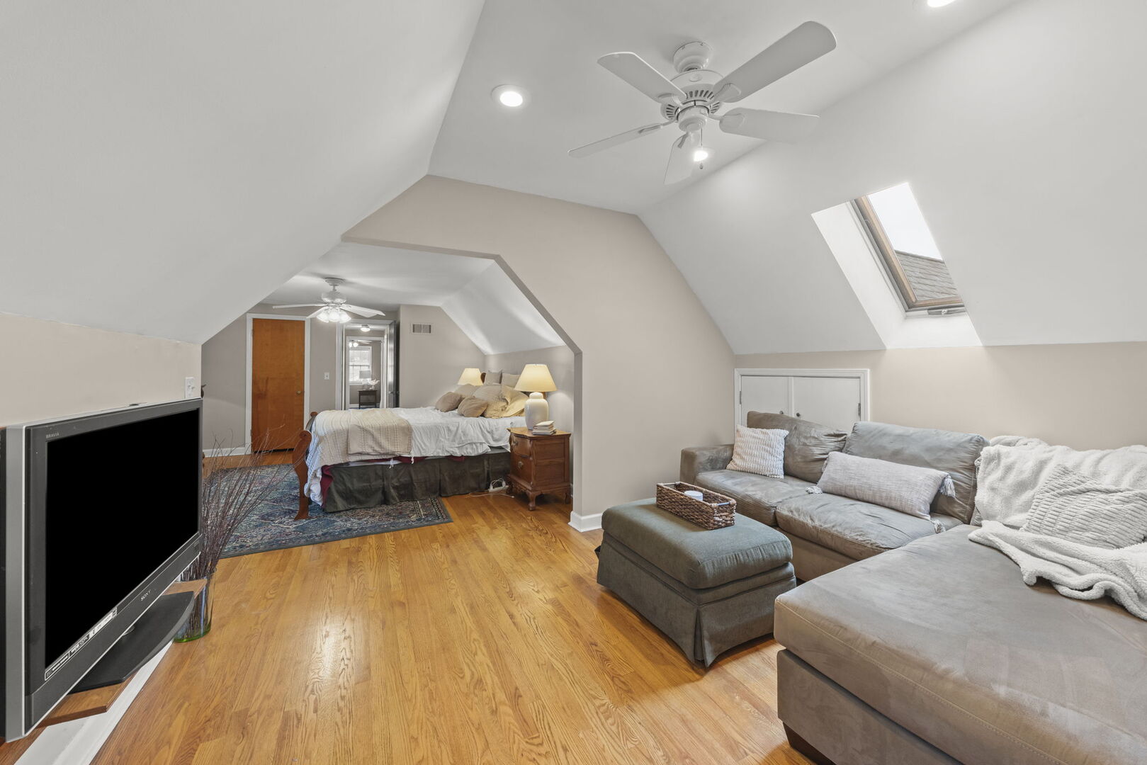 904 Gamon Road Wheaton, IL 60189 - Photo 21 of 47 a living room with furniture and a flat screen tv