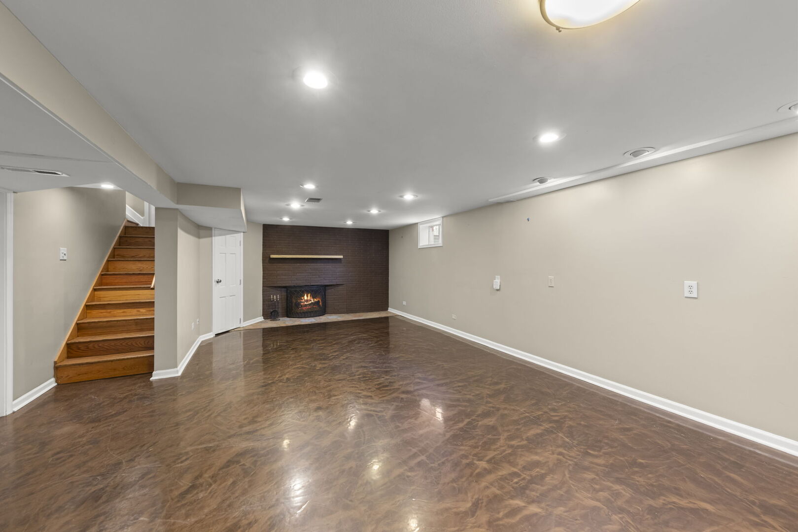 904 Gamon Road Wheaton, IL 60189 - Photo 26 of 47 a view of an empty room with stairs and ventilation
