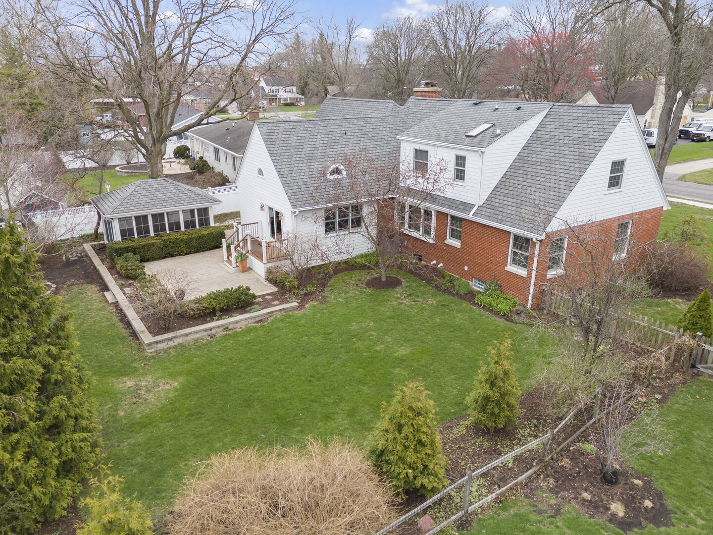 904 Gamon Road Wheaton, IL 60189 - Photo 38 of 47 an aerial view of a house