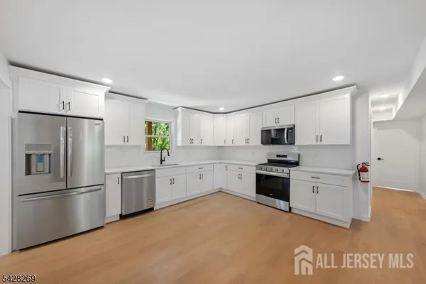 $3,500 | 3 Meadow Road, Edison, NJ 08817