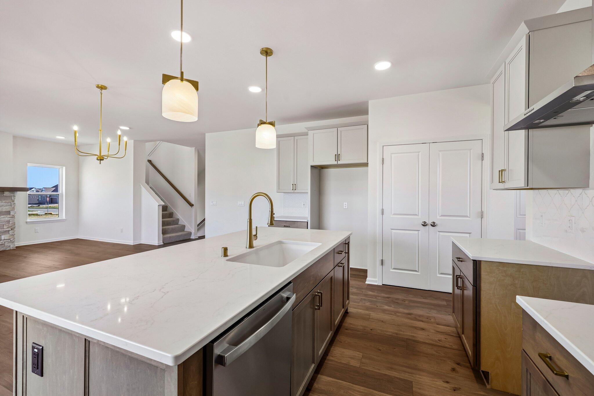 447 Sandstone Street Slinger, WI 53086 - Photo 15 of 38 Bright Kitchen