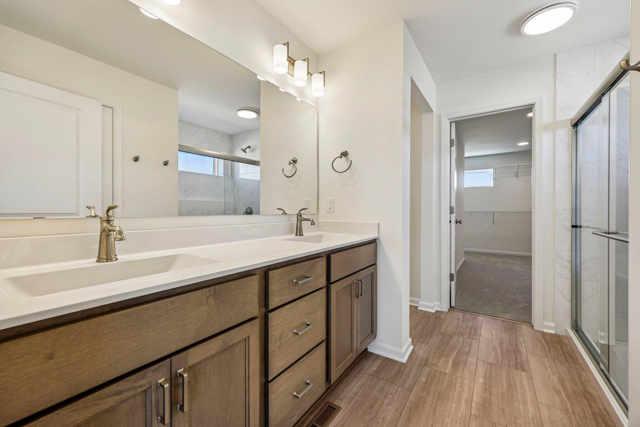 447 Sandstone Street Slinger, WI 53086 - Photo 22 of 38 Primary Bathroom