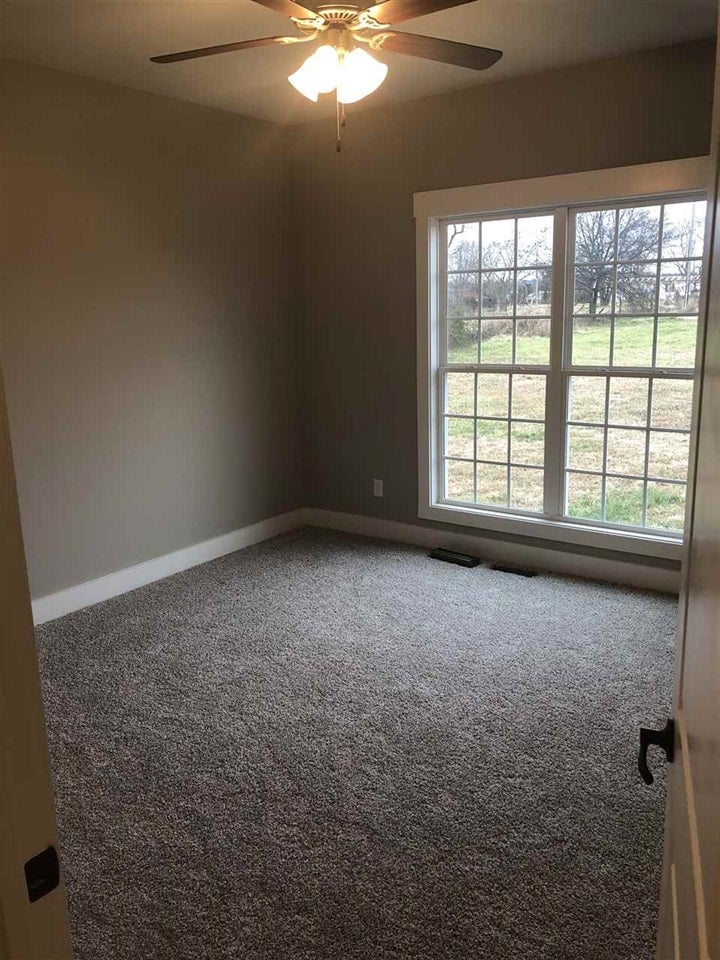 653 Aaron Road Bowling Green, KY 42101 - Photo 6 of 34 Gallery Image 6