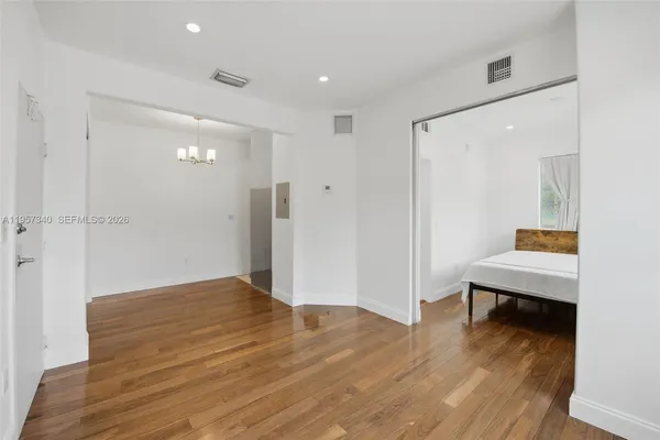 $2,000 | Flamingo-Lummus, Miami Beach, FL 33139
