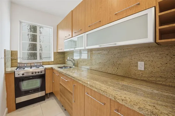 $2,000 | Flamingo-Lummus, Miami Beach, FL 33139