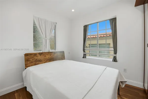 $2,000 | Flamingo-Lummus, Miami Beach, FL 33139