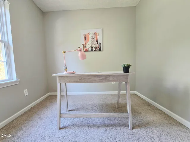 a view of a house with backyard