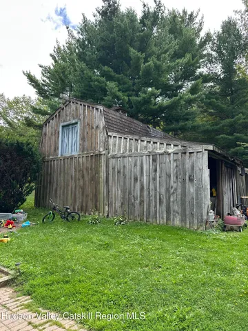 a view of small house with a yard