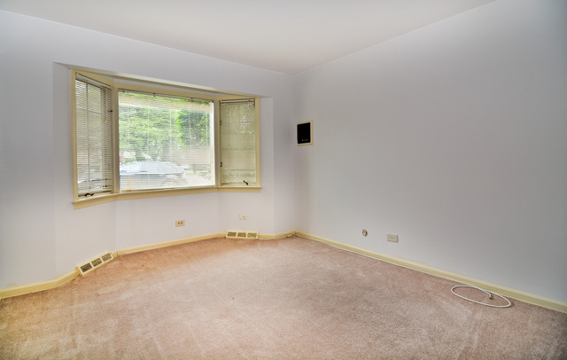 3742 Poplar Road Flossmoor, IL 60422 - Photo 15 of 20 an empty room with a window