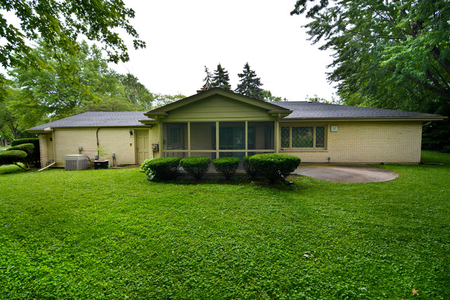 3742 Poplar Road Flossmoor, IL 60422 - Photo 6 of 20 a front view of a house with a garden