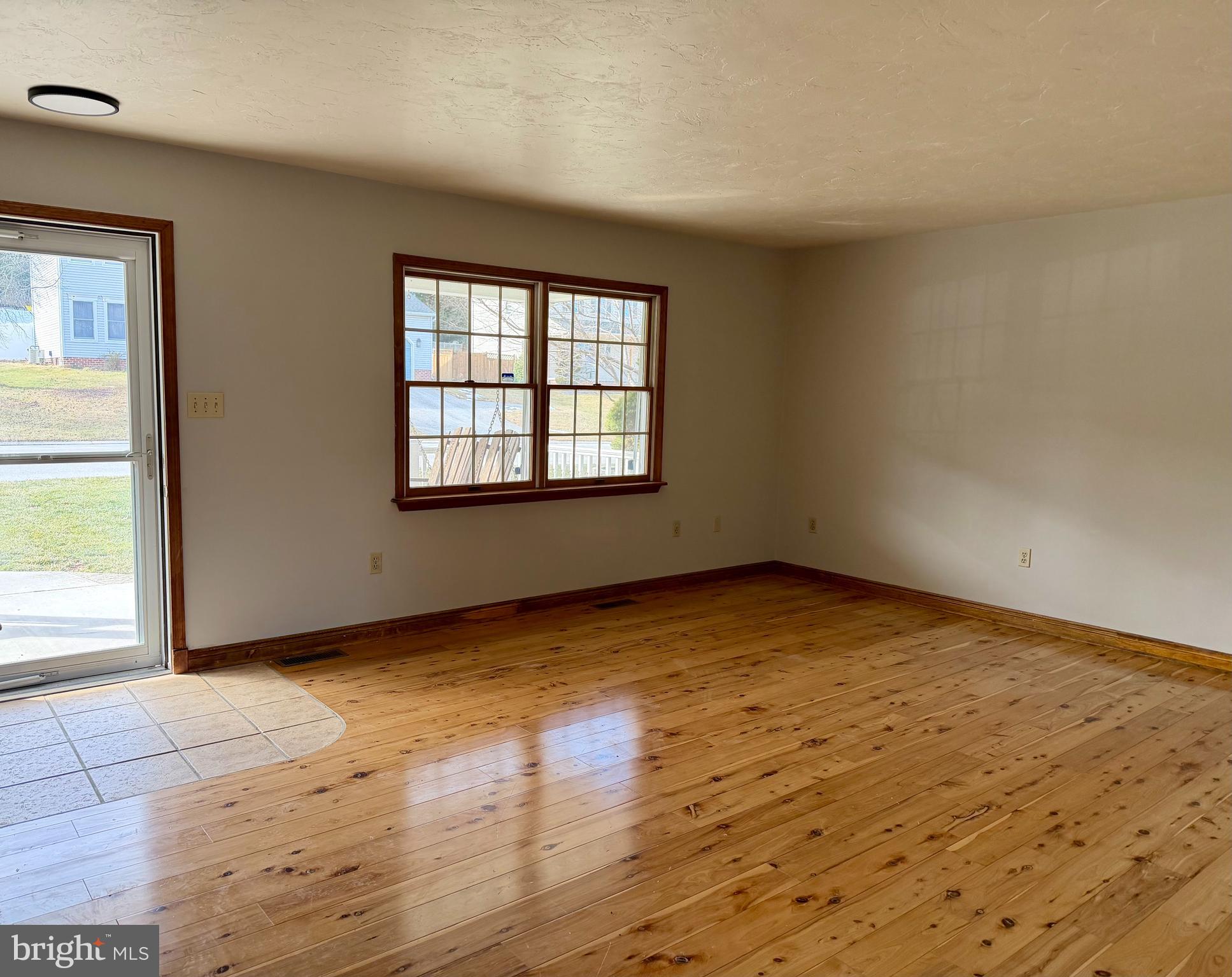 131 Timber Lane Hanover, PA 17331 - Photo 4 of 32